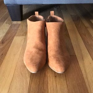 Old Navy Carmel color booties
